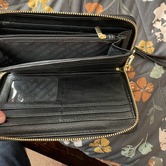 Steve Madden black wallet - Picture 2 of 2